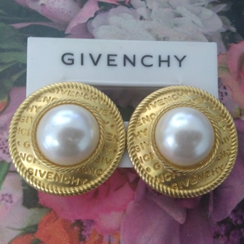 ❤️Authen Vintage GIVENCHY Paris Pearl  Logo Gold Clip Earrings Signed + Holder
